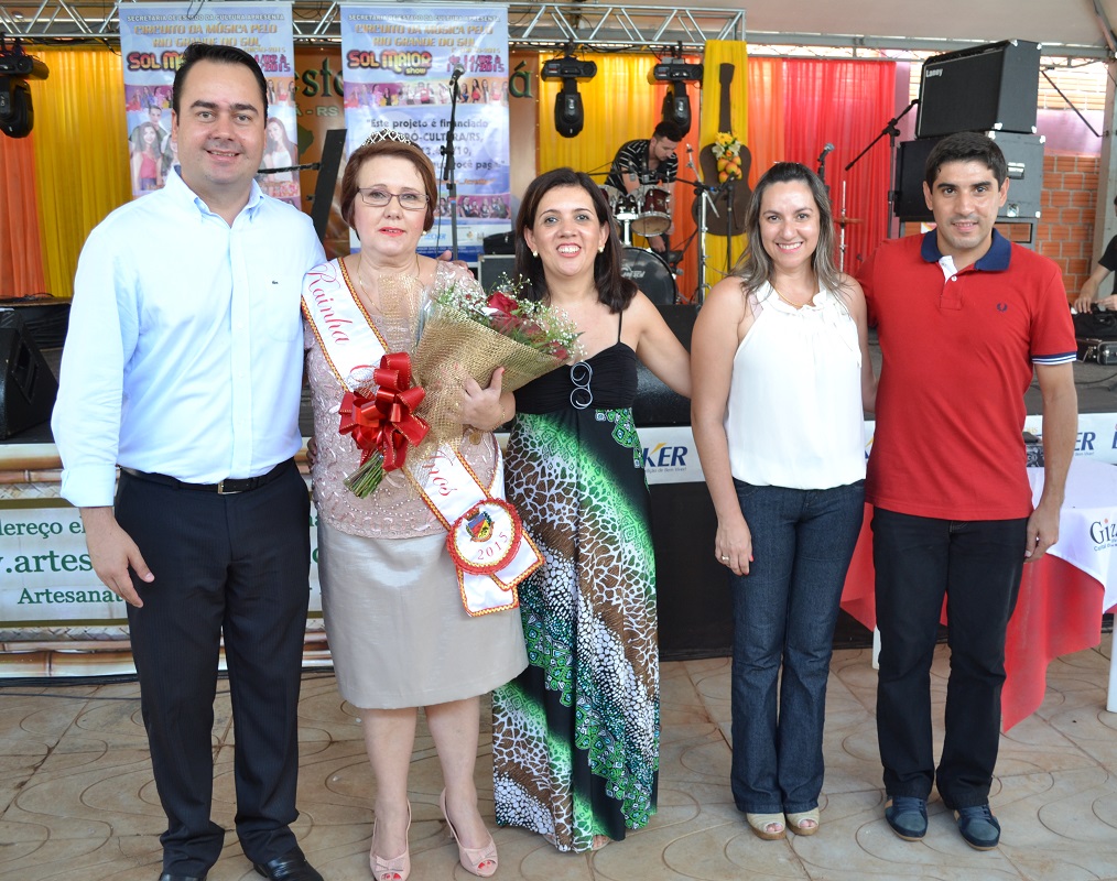 Coroação da Rainha dos 60 Anos marca início do mês da mulher em Giruá